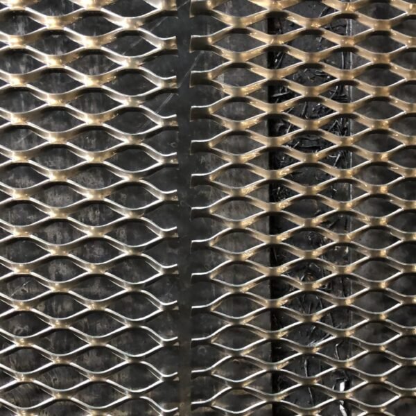 Chapa Expandida em Aço Sae 20X50mm Espessura de 1,5mm Chapa de 2,00x1,20m