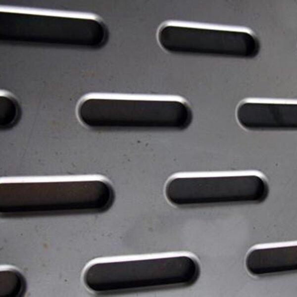 Chapa Perfurada, Furos Oblongos Alternados, Furos de 10X50mm, Entrecentro=PADRAO, Espessura 1,9mm, Alumínio, 1280 X 1200 (Pronta Entrega)